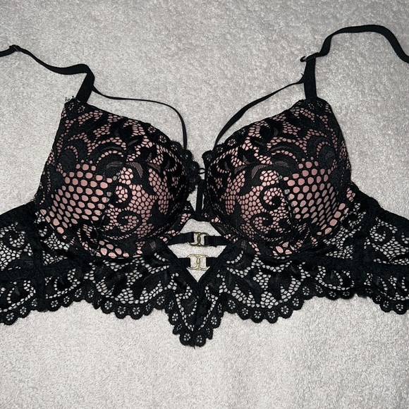 “Beyond sexy” LaSenza bra